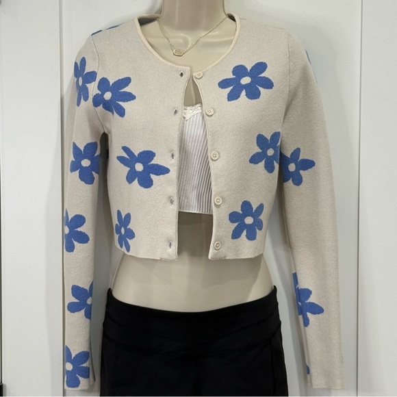 Forever 21 Daisy Crop Cardigan Cream Blue Small Preppy Twee Coquette Spring Chic - Picture 1 of 9